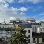 Appartement Moderne, Vue Sur Les Toits Et Plein Sud