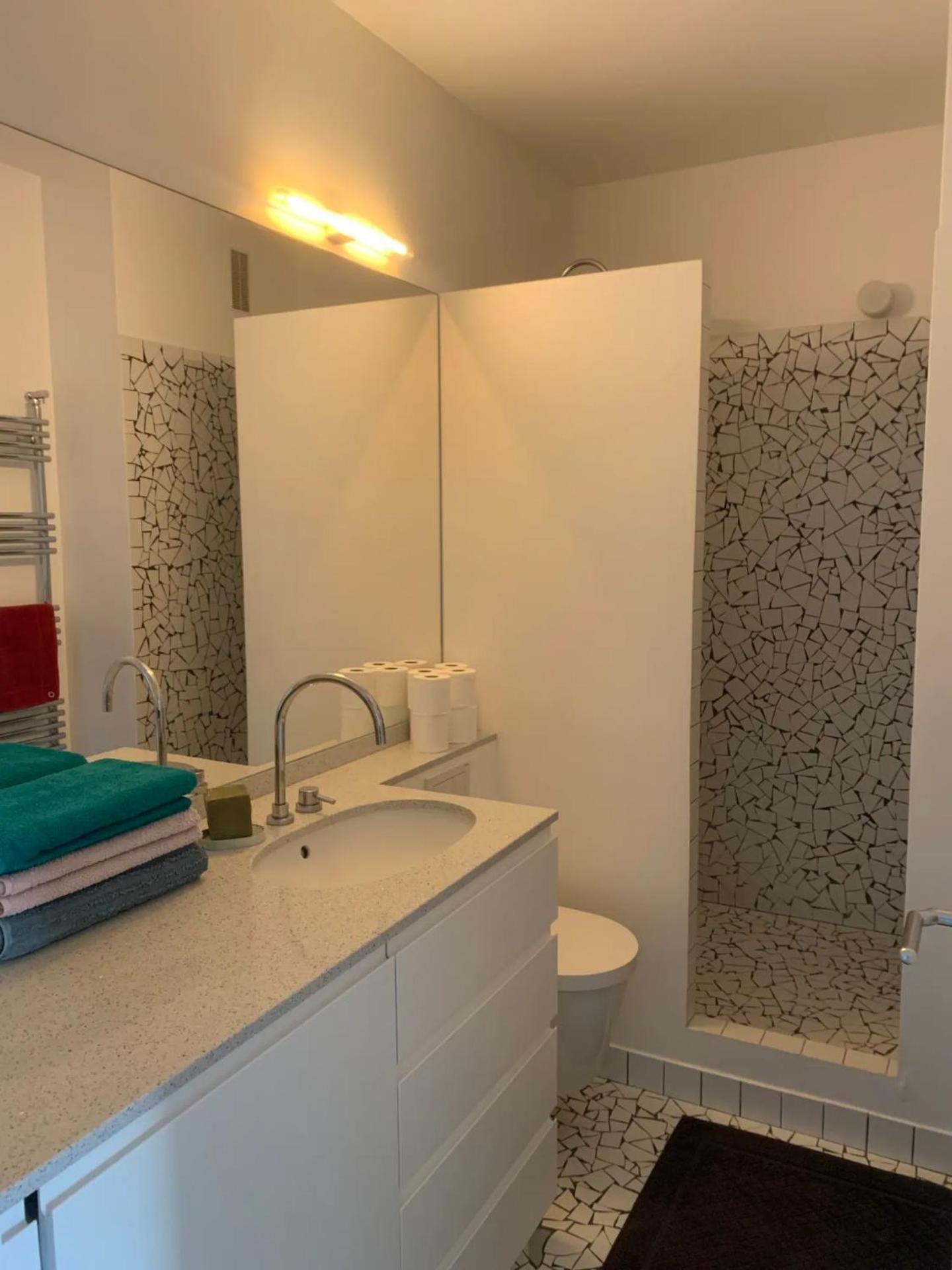 Moderne, Vue Sur Les Toits Et Plein Sud Appartamento